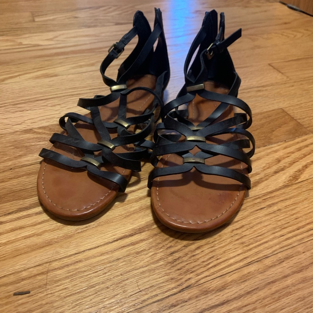 black universal thread sandals